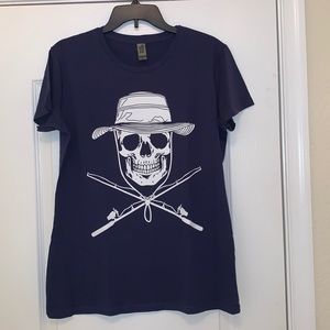 Navy T-shirt w/ white skull graphic NWOT
